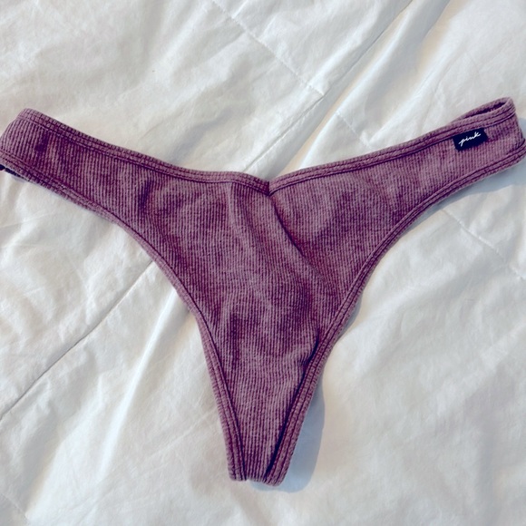 VS PINK 3pc Thongs - Picture 6 of 10